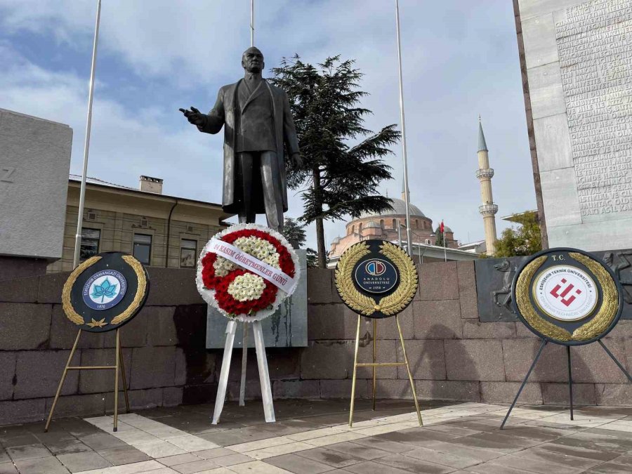 Öğretmenler Günü İçin Çelenk Sunma Töreni Yapıldı