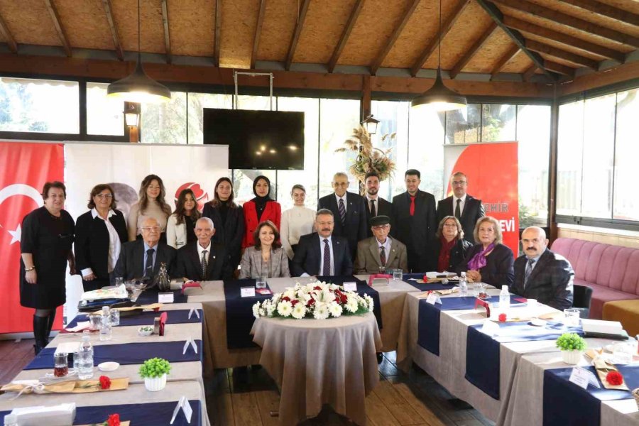 Meslek Hayatları Boyunca Binlerce Öğrenci Eğittiler, Topluma Profesörler Ve Generaller Kazandırdılar