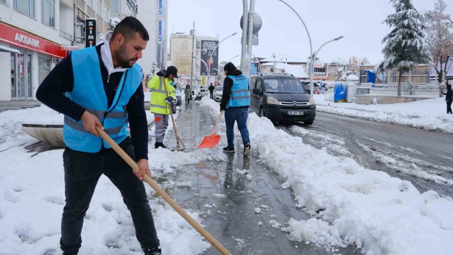 Karaman, Mevsimin İlk Karıyla Beyaza Büründü