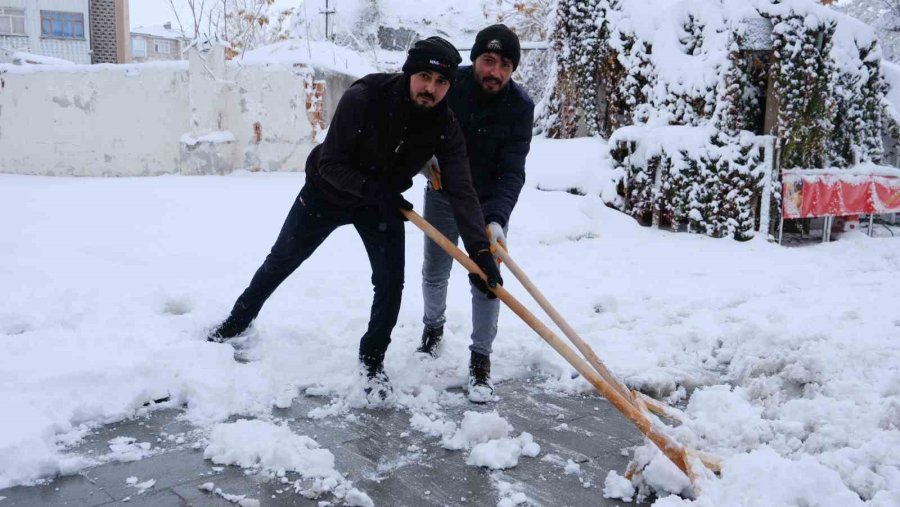 Karaman, Mevsimin İlk Karıyla Beyaza Büründü