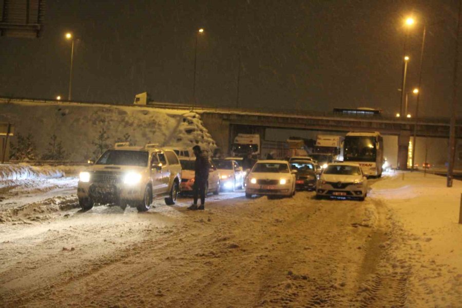 Kayseri-malatya Karayolu 8 Saattir Ulaşıma Kapalı