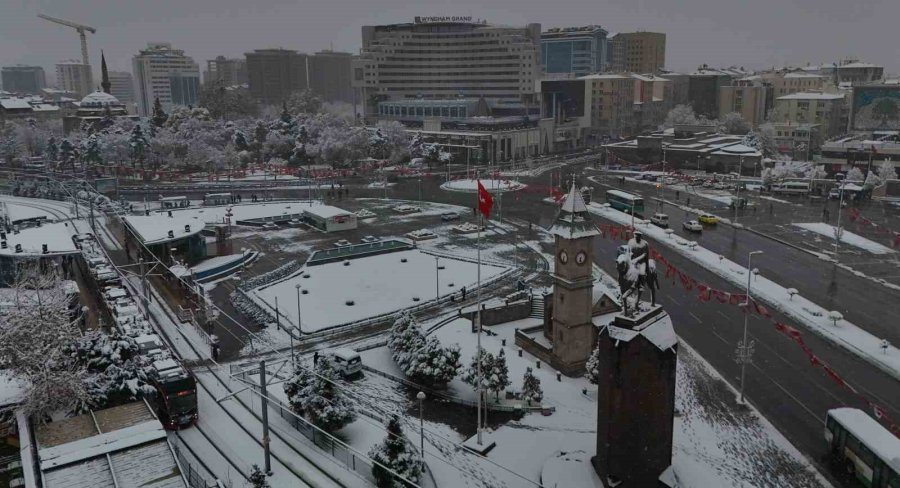 Kayseri Beyazla Kaplandı