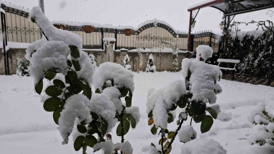 Kayseri Beyazla Kaplandı