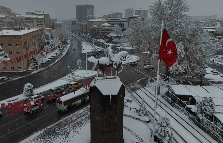 Kayseri Beyazla Kaplandı