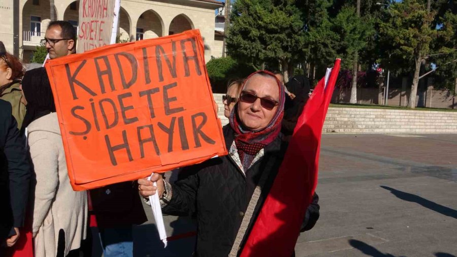 Mersinli Kadınlardan Şiddete Karşı Farkındalık Yürüyüşü