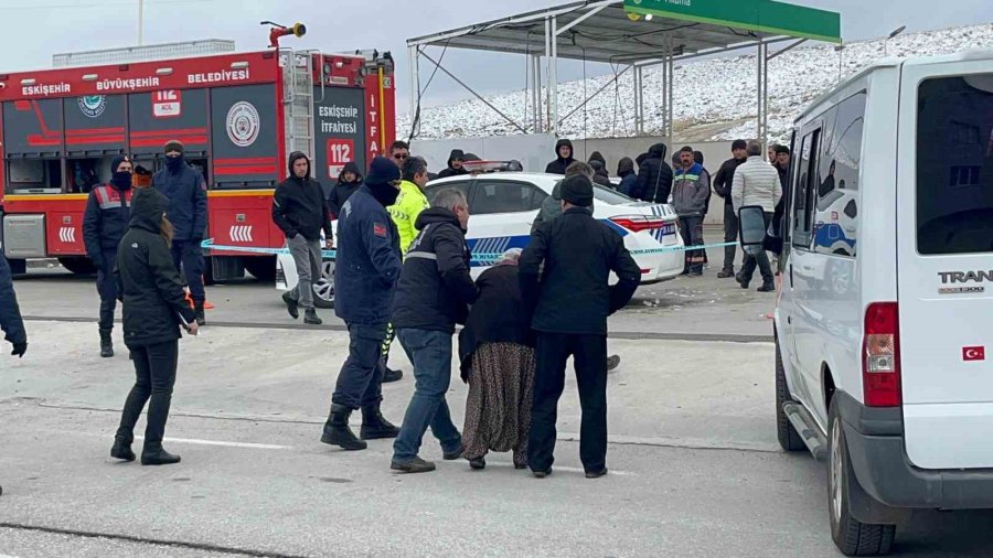 Kamyonla Otomobil Kafa Kafaya Çarpıştı: 1 Kişi Öldü