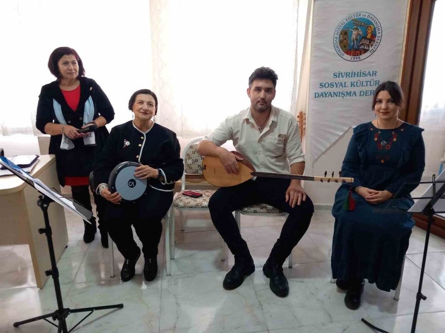 Eskişehir’de Yaşayan Sivrihisarlı Öğretmenler ’öğretmenler Günü’nü Birlikte Kutladılar