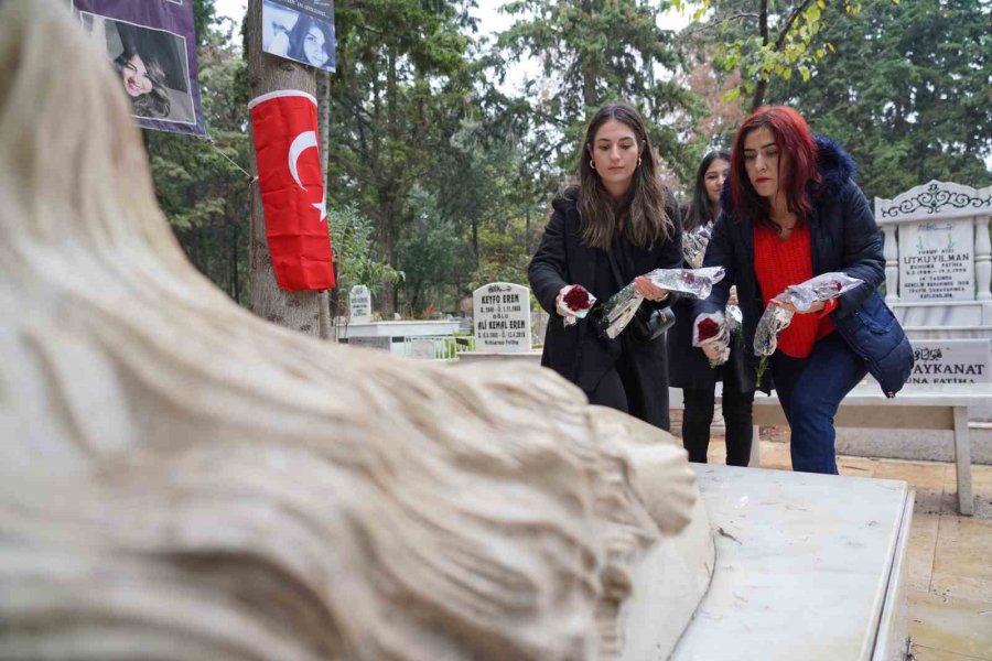 Kadına Şiddetin Simgesi Özgecan Aslan Unutulmadı