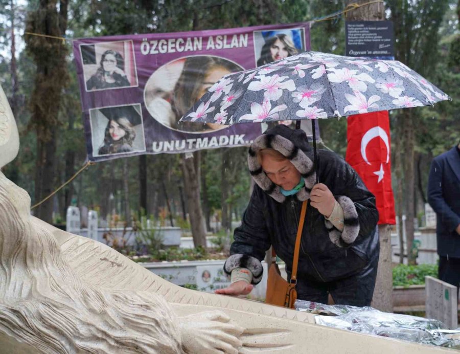 Kadına Şiddetin Simgesi Özgecan Aslan Unutulmadı