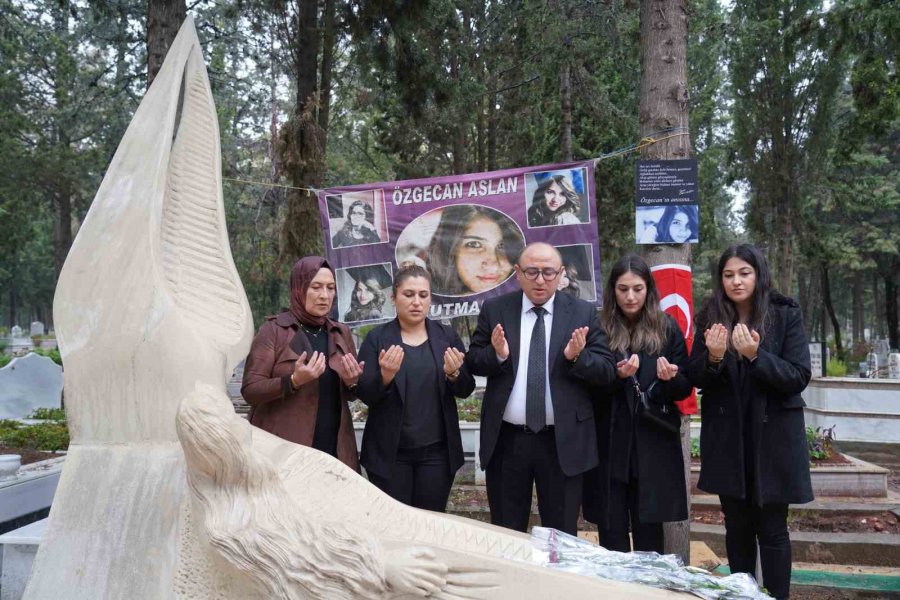 Kadına Şiddetin Simgesi Özgecan Aslan Unutulmadı