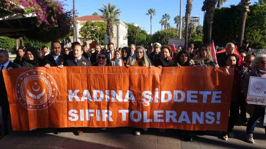 Mersinli Kadınlardan Şiddete Karşı Farkındalık Yürüyüşü