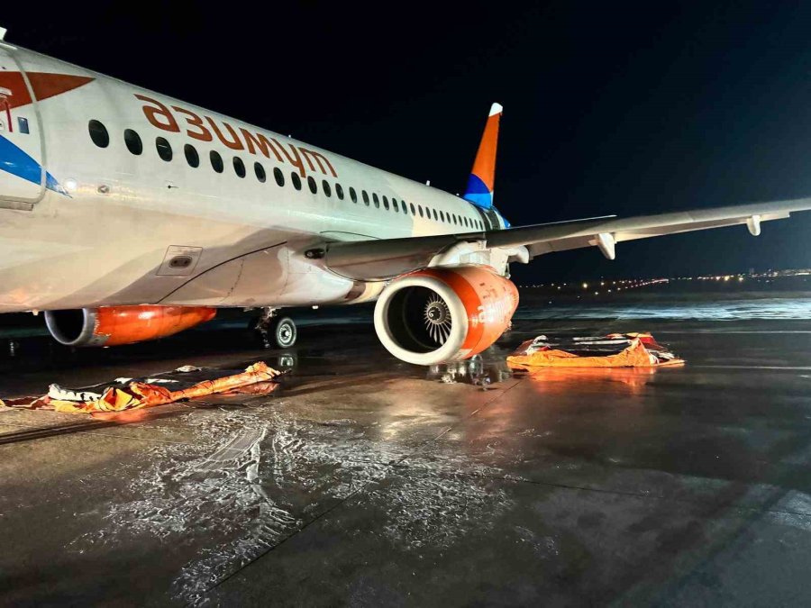 Antalya’da İniş Sırasında Motoru Yanan Yolcu Uçağına Rekor Sürede Müdahale