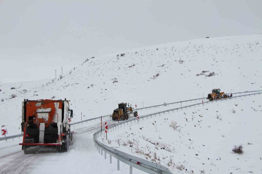 Talas’ta Kış Çalışmaları Aralıksız Sürüyor