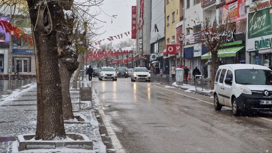 Aksaray’da Kar Yağışı Etkili Oluyor