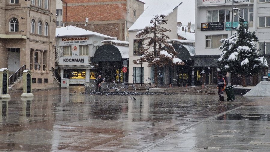 Aksaray’da Kar Yağışı Etkili Oluyor