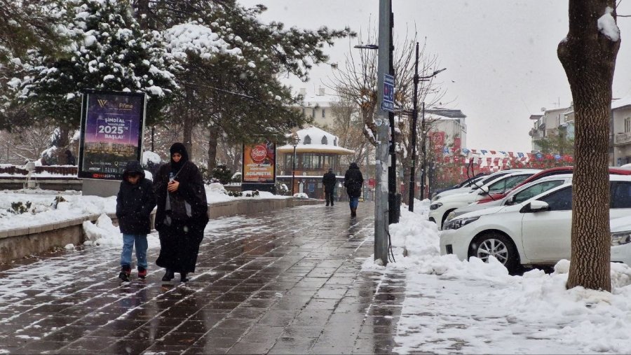 Aksaray’da Kar Yağışı Etkili Oluyor