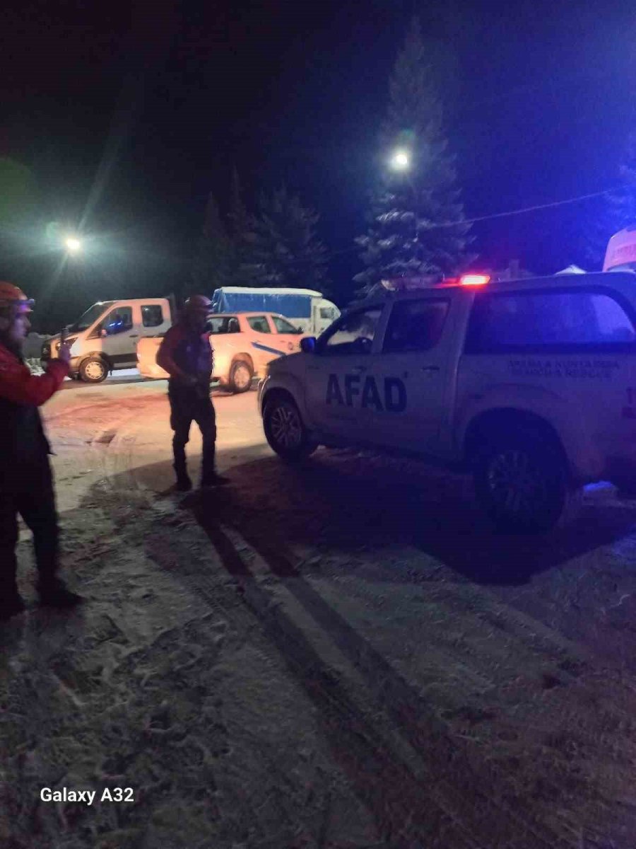 Tipide Kocasıyla Birlikte Kaybolan Yaşlı Kadın, 2 Kuzusu Ve Tavuğuna Sarılmış Halde Bulundu