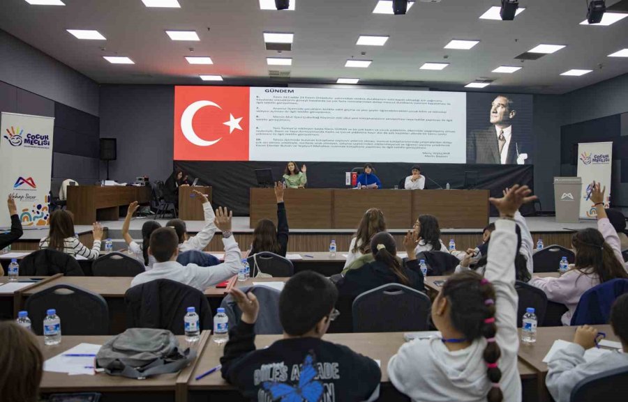 Çocuk Meclisi’nde ’kadına Şiddet Ve Akran Zorbalığına’ Dikkat Çekildi