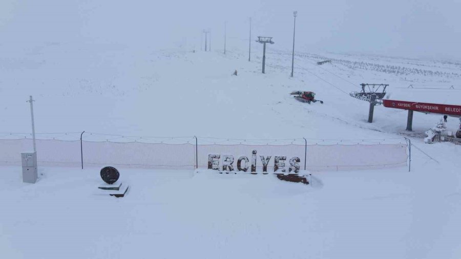 Erciyes’te Kar Kalınlığı 50 Santimi Buldu, Hazırlıklar Hızlandı