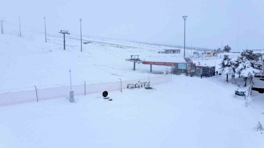 Erciyes’te Kar Kalınlığı 50 Santimi Buldu, Hazırlıklar Hızlandı