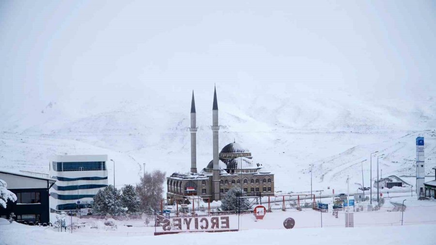 Erciyes’te Kar Kalınlığı 50 Santimi Buldu, Hazırlıklar Hızlandı