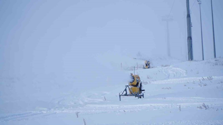 Erciyes’te Kar Kalınlığı 50 Santimi Buldu, Hazırlıklar Hızlandı