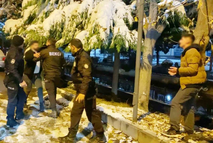 Aksaray’da 5 Gencin Kavgası Emniyeti Alarma Geçirdi