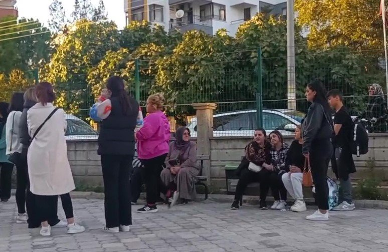 Kıskançlık Krizine Giren Koca, Karısını Tabancayla Vurarak Öldürdü