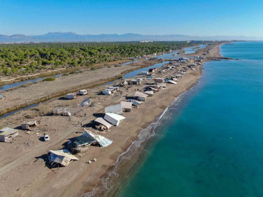 Antalya’da Denize Sıfır Çardaklar Tarihe Karıştı, Sahil Halkın Kullanımına Açılacak