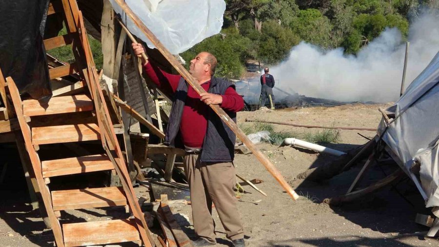 Antalya’da Denize Sıfır Çardaklar Tarihe Karıştı, Sahil Halkın Kullanımına Açılacak