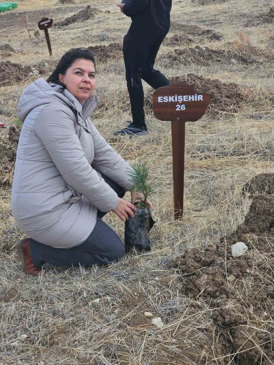 Sadife Öğretmen Eskişehir Adına Başkentte Fidan Dikti