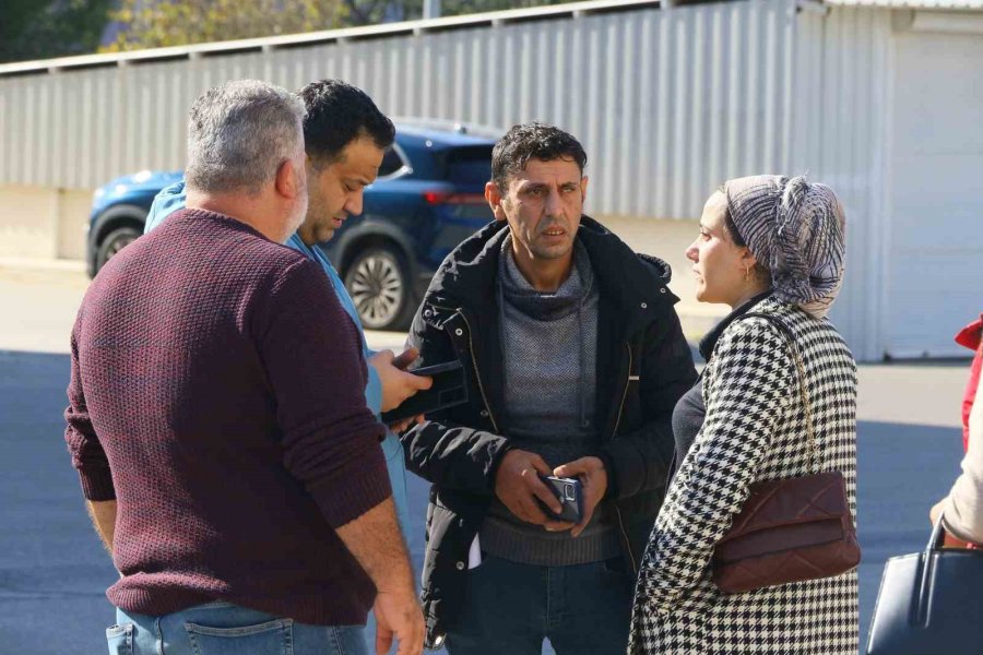 Kıskançlık Cinayetine Kurban Giden Kadının Cenazesi Ağabeyi Ve Kızı Tarafından Teslim Alındı