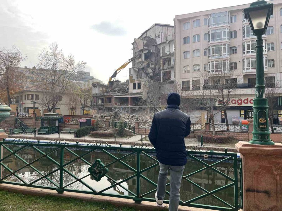 Eskişehir’de Yıkım Çalışması “kapalı Gişe” Devam Ediyor