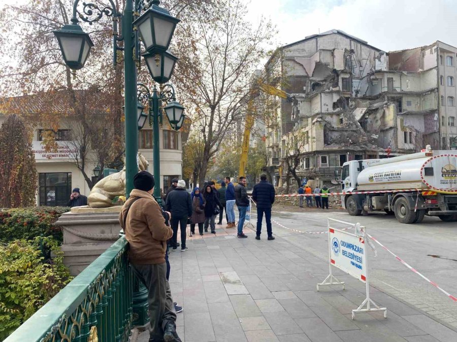 Eskişehir’de Yıkım Çalışması “kapalı Gişe” Devam Ediyor