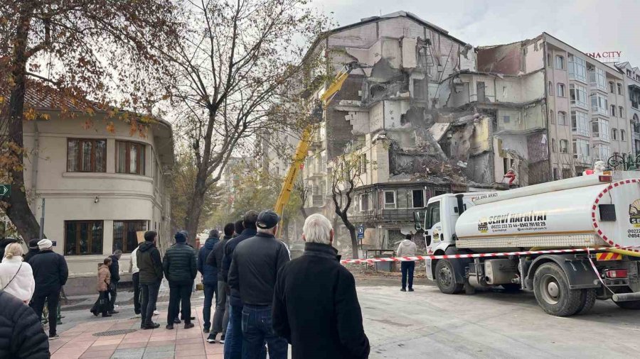 Eskişehir’de Yıkım Çalışması “kapalı Gişe” Devam Ediyor