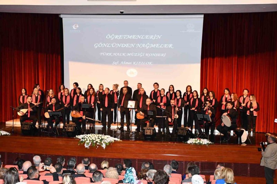 Öğretmenlerden Coşkulu Konser