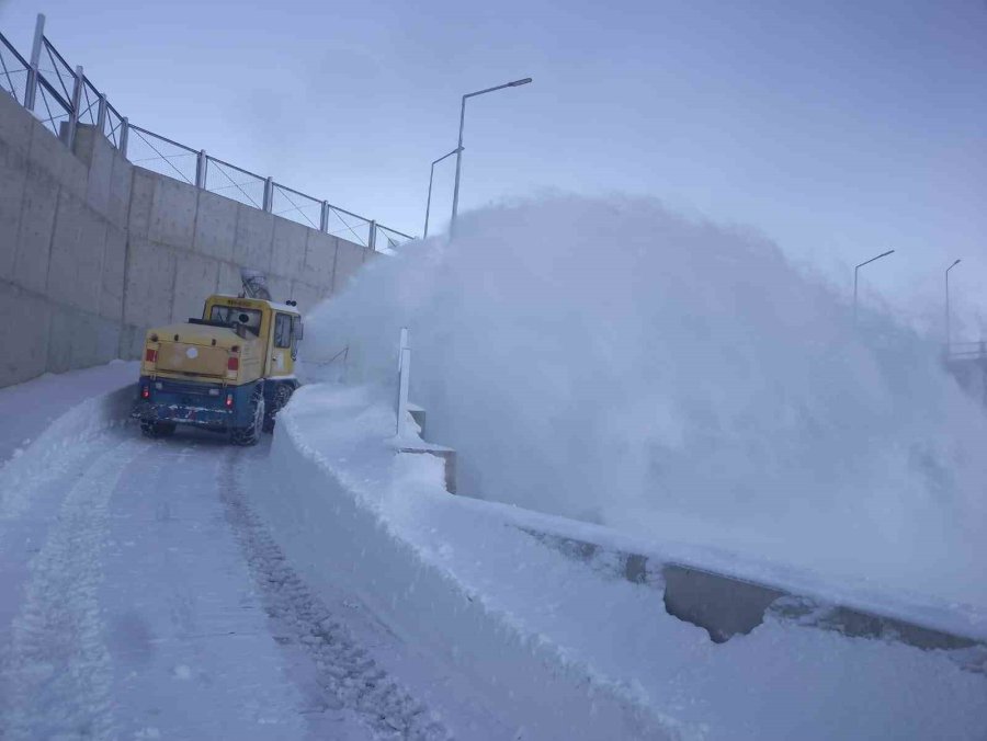 Kırsalda Tüm Mahalle Yolları Ulaşıma Açıldı