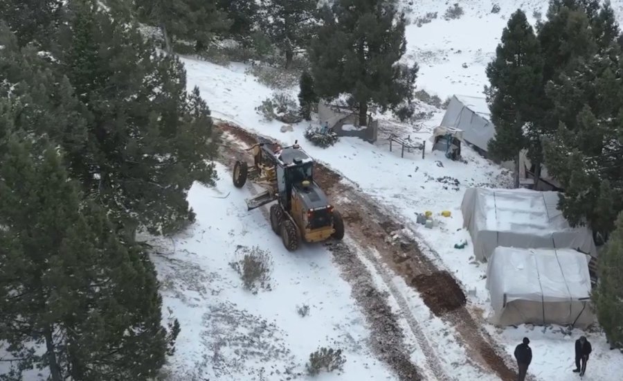 Konya’da Yaylada Yoğun Kardan Mahsur Kalan Besiciler Yol Açılarak Kurtarıldı