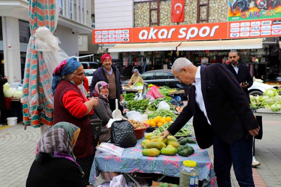 Başkan Özçelik Esnafın Taleplerini Not Aldı