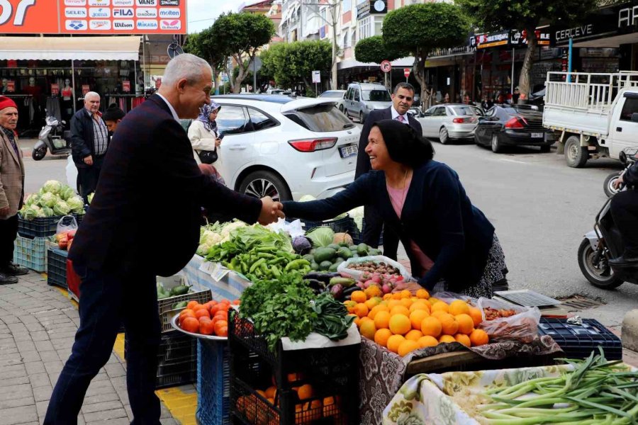 Başkan Özçelik Esnafın Taleplerini Not Aldı