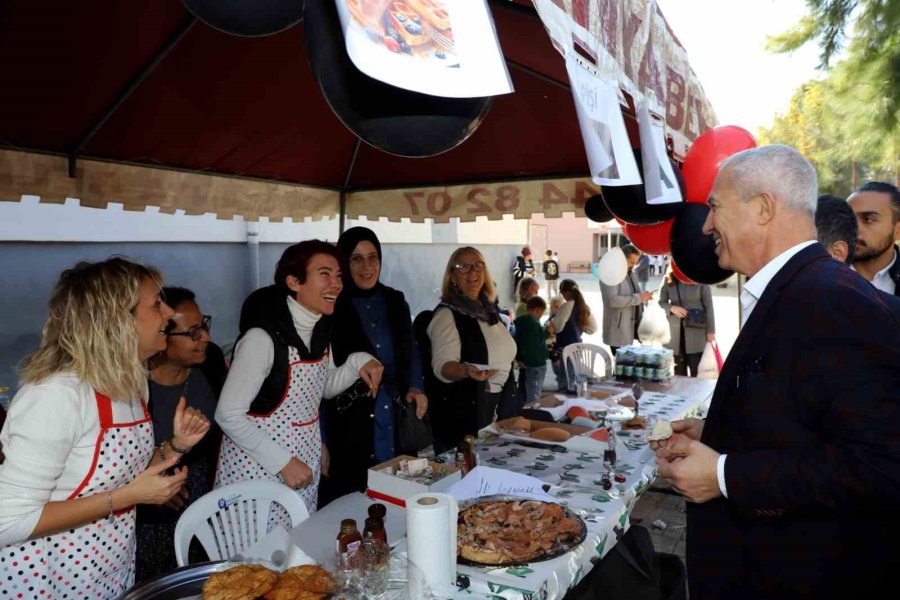 Başkan Özçelik Esnafın Taleplerini Not Aldı