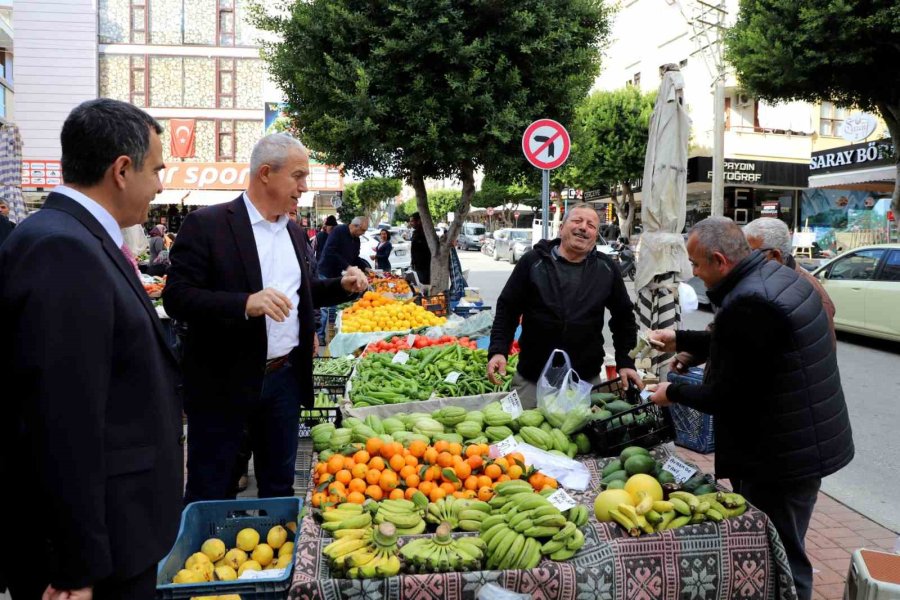 Başkan Özçelik Esnafın Taleplerini Not Aldı