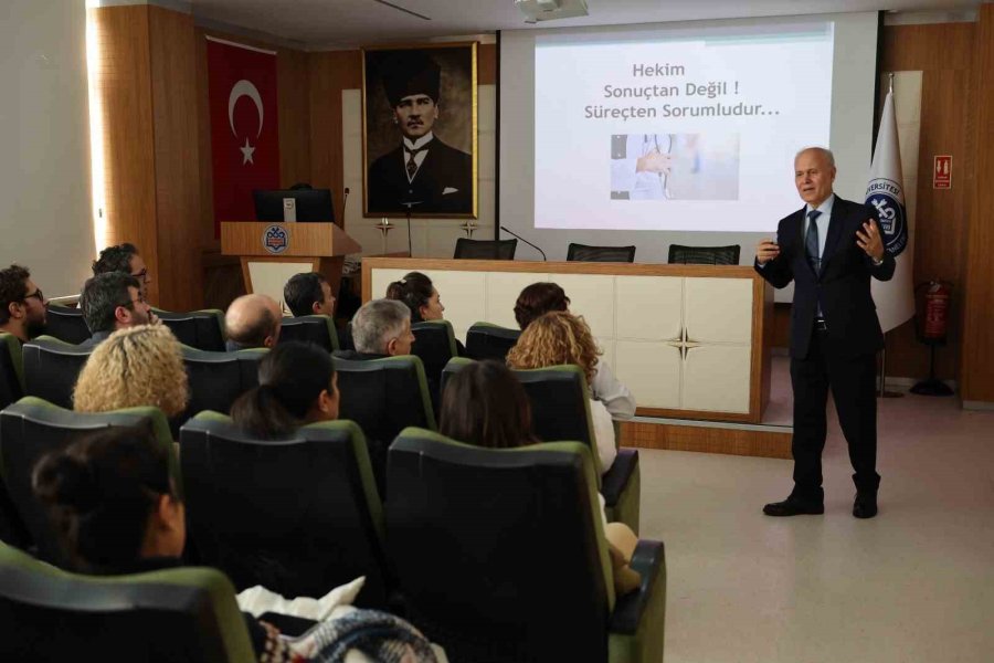 Erü Hastanelerinde, “sizce Tıbbi Hata Var Mı? Olgu Örnekleriyle” Konulu Konferans