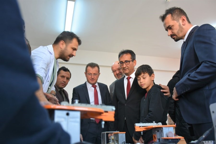 Karaman’da Çok Yönlü Eğitim Atölyeleri Açıldı