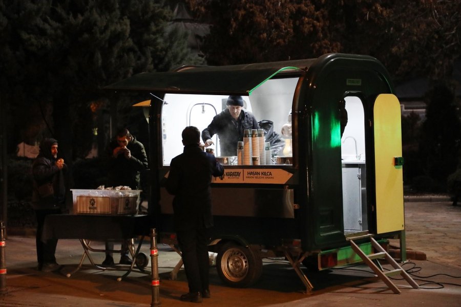 Karatay Belediyesi’nden Soğuk Havada Sıcak Çorba İkramı