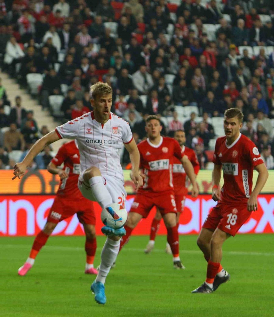 Trendyol Süper Lig: Antalyaspor: 1 - Sivasspor: 1 (ilk Yarı)