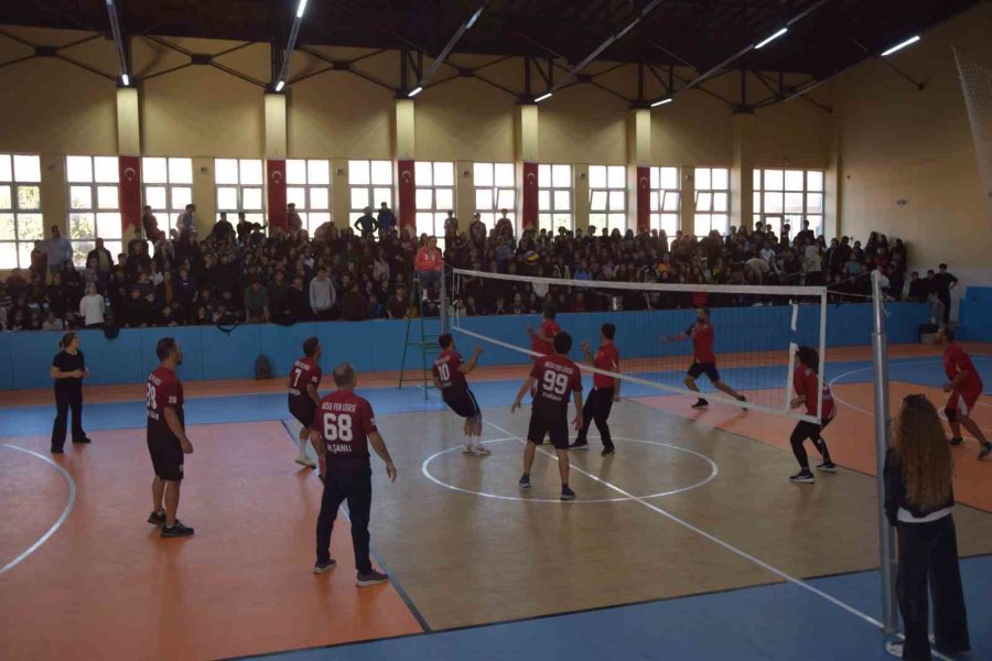 Aksu’da Turnuvanın Kazananı Aksu Fen Lisesi