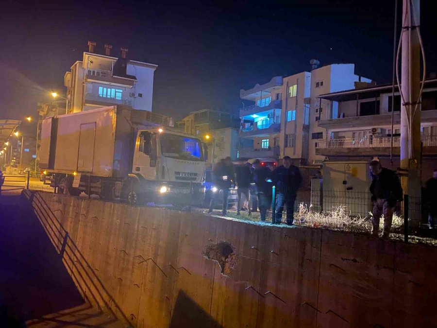 Antalya’da Dereye Düşen Şahıs Ağır Yaralandı