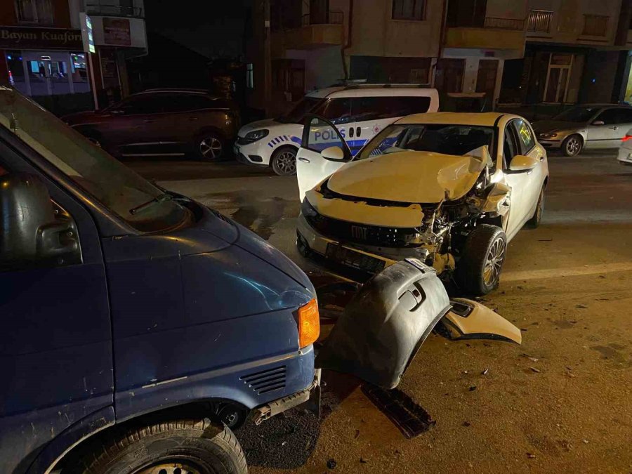 Otomobilin Hurdaya Döndüğü Kazada Sürücünün Burnu Bile Kanamadı