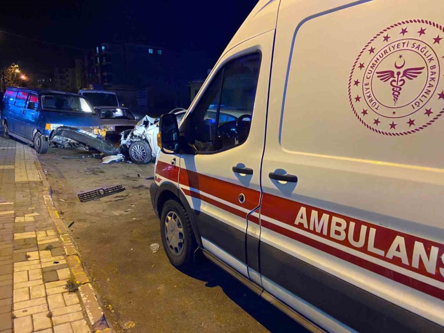 Otomobilin Hurdaya Döndüğü Kazada Sürücünün Burnu Bile Kanamadı